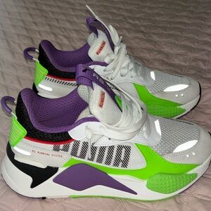 Pumas sz4.5 great condition worn once Took pads out too tight I need a 5